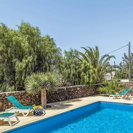 Villa Sleeps 6 Wifi