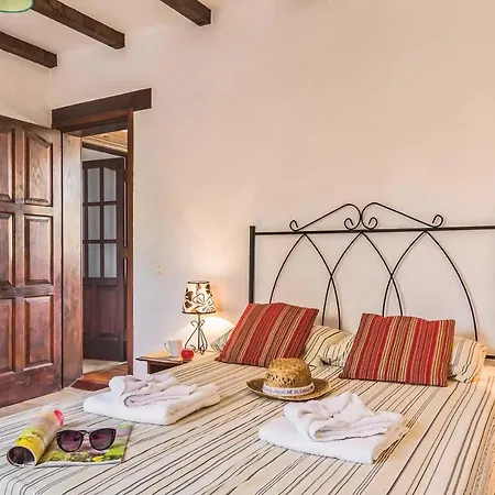 Villa Sleeps 6 Wifi