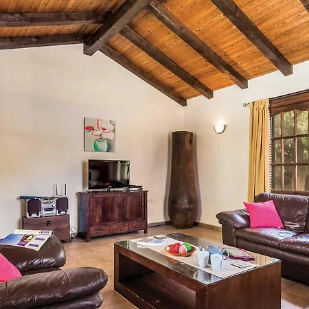 Sleeps 6 Wifi *
